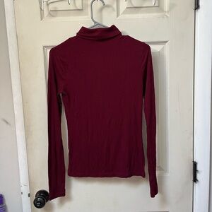 Maroon ribbed turtleneck
